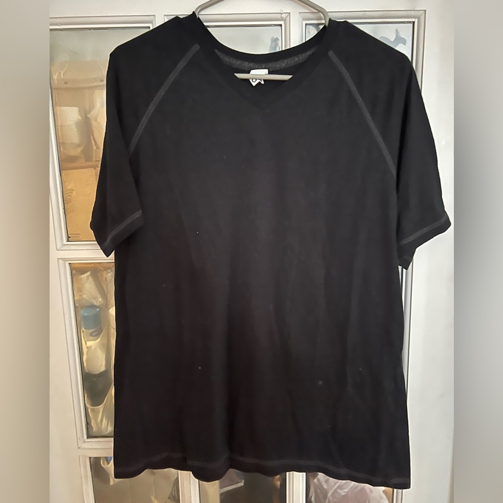 ALO Black V-Neck Men's Shirt